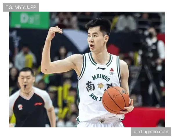 郭昊文拎着菜回家，包比菜贵，路人表情秒变